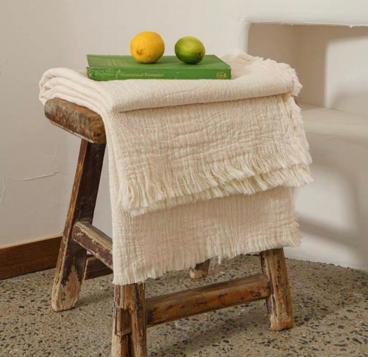 Vintage Minimalist Cotton Gauze Throw Blanket – Textured Jacquard with Fringes for Sofa & Bed