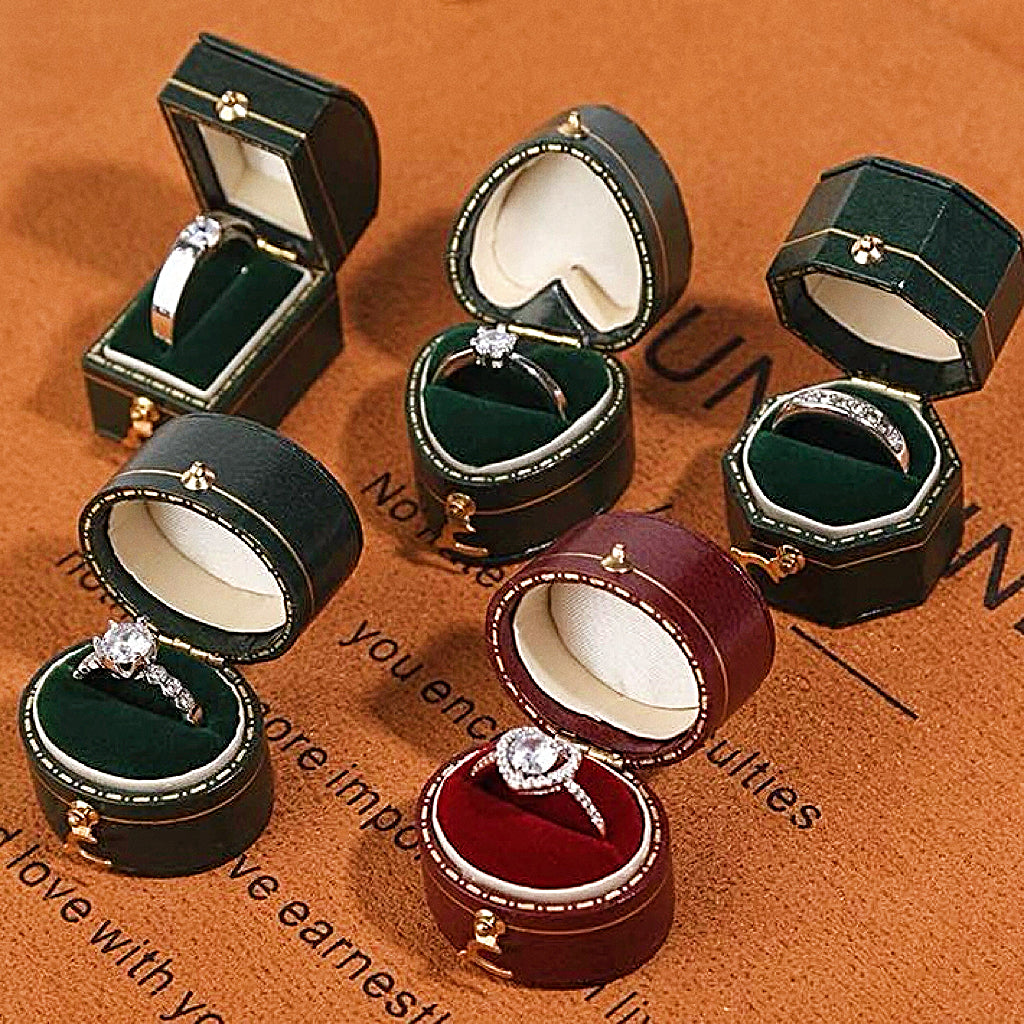 Vintage Mini Ring Box – Luxurious Retro Jewelry Case for Engagement & Wedding Rings