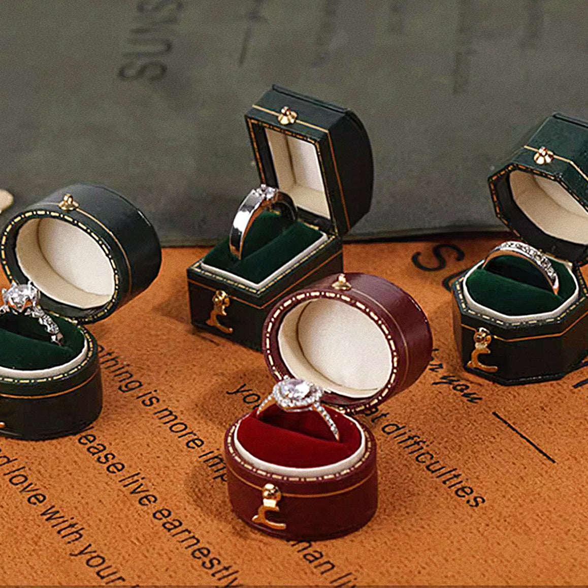 Vintage Mini Ring Box – Luxurious Retro Jewelry Case for Engagement & Wedding Rings