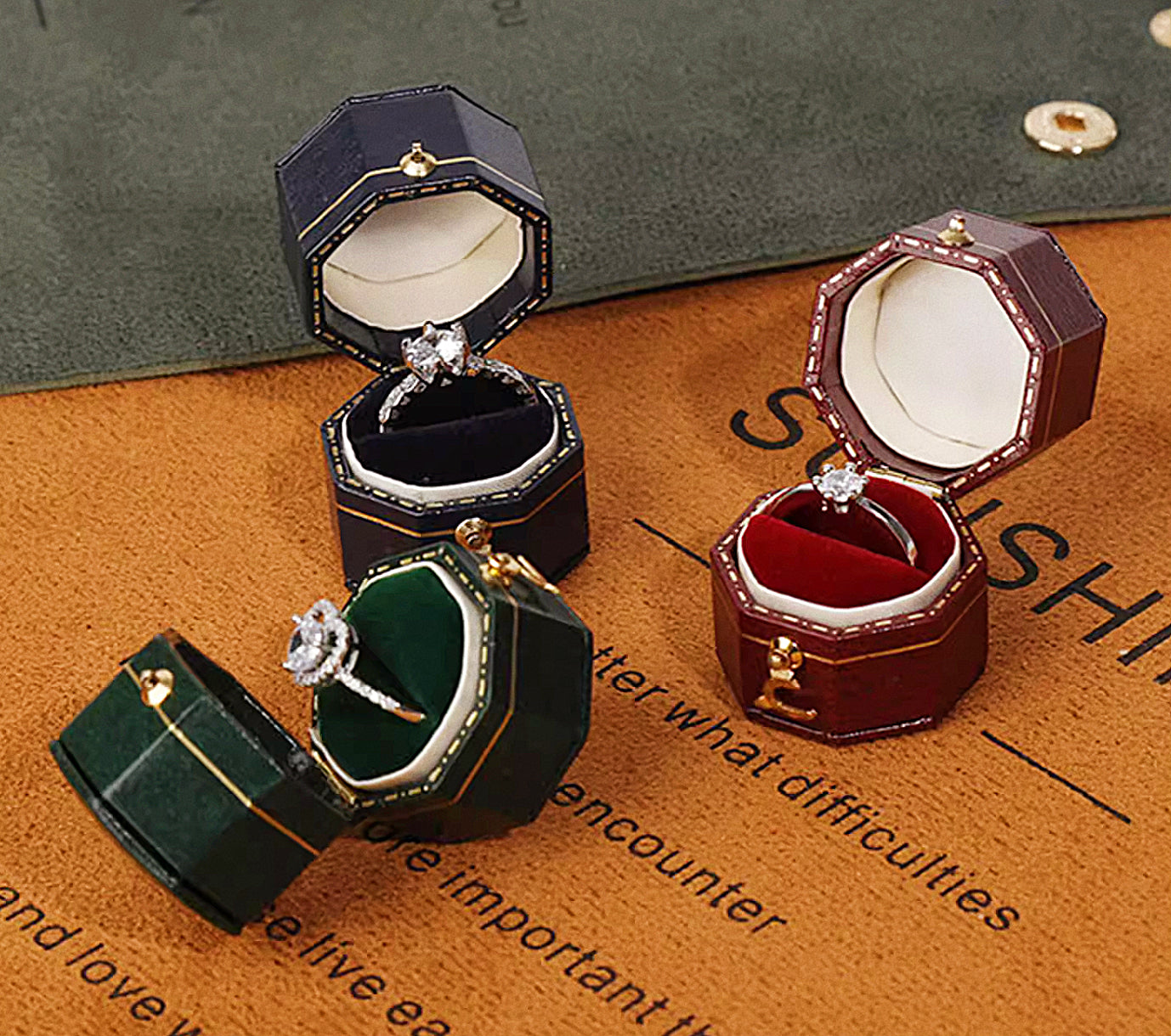 Vintage Mini Ring Box – Luxurious Retro Jewelry Case for Engagement & Wedding Rings