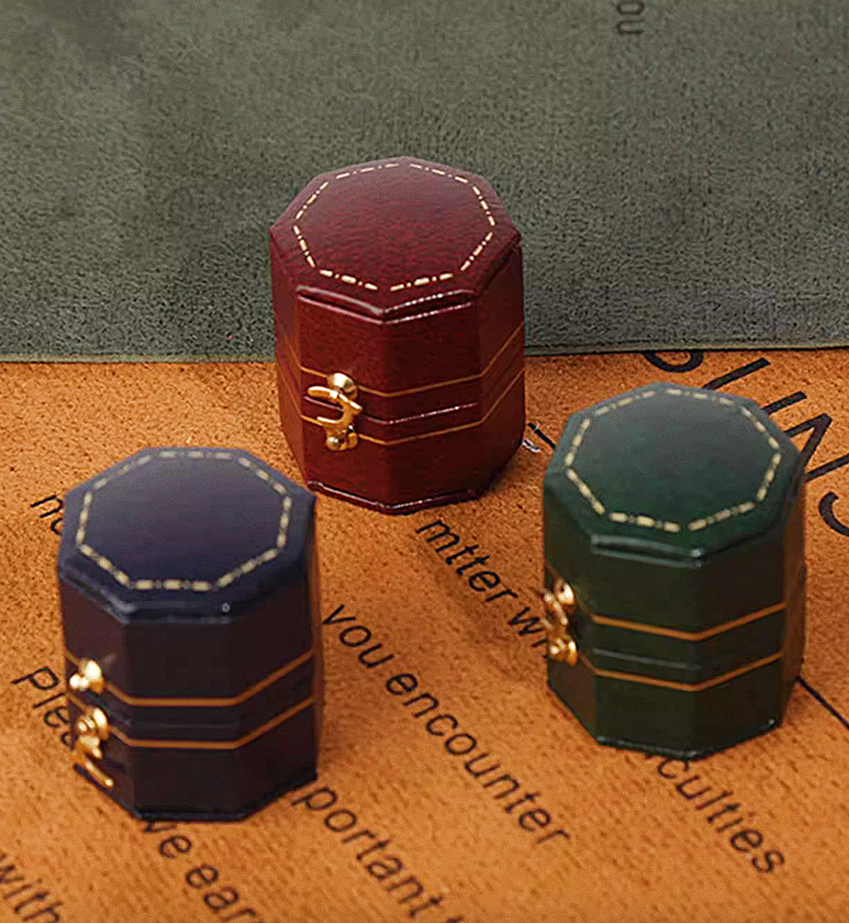 Vintage Mini Ring Box – Luxurious Retro Jewelry Case for Engagement & Wedding Rings