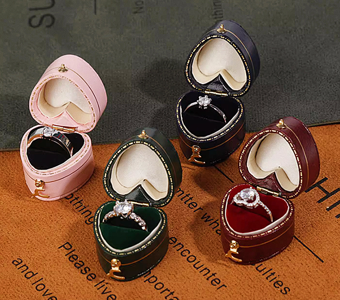 Vintage Mini Ring Box – Luxurious Retro Jewelry Case for Engagement & Wedding Rings