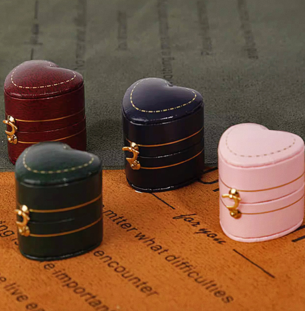 Vintage Mini Ring Box – Luxurious Retro Jewelry Case for Engagement & Wedding Rings