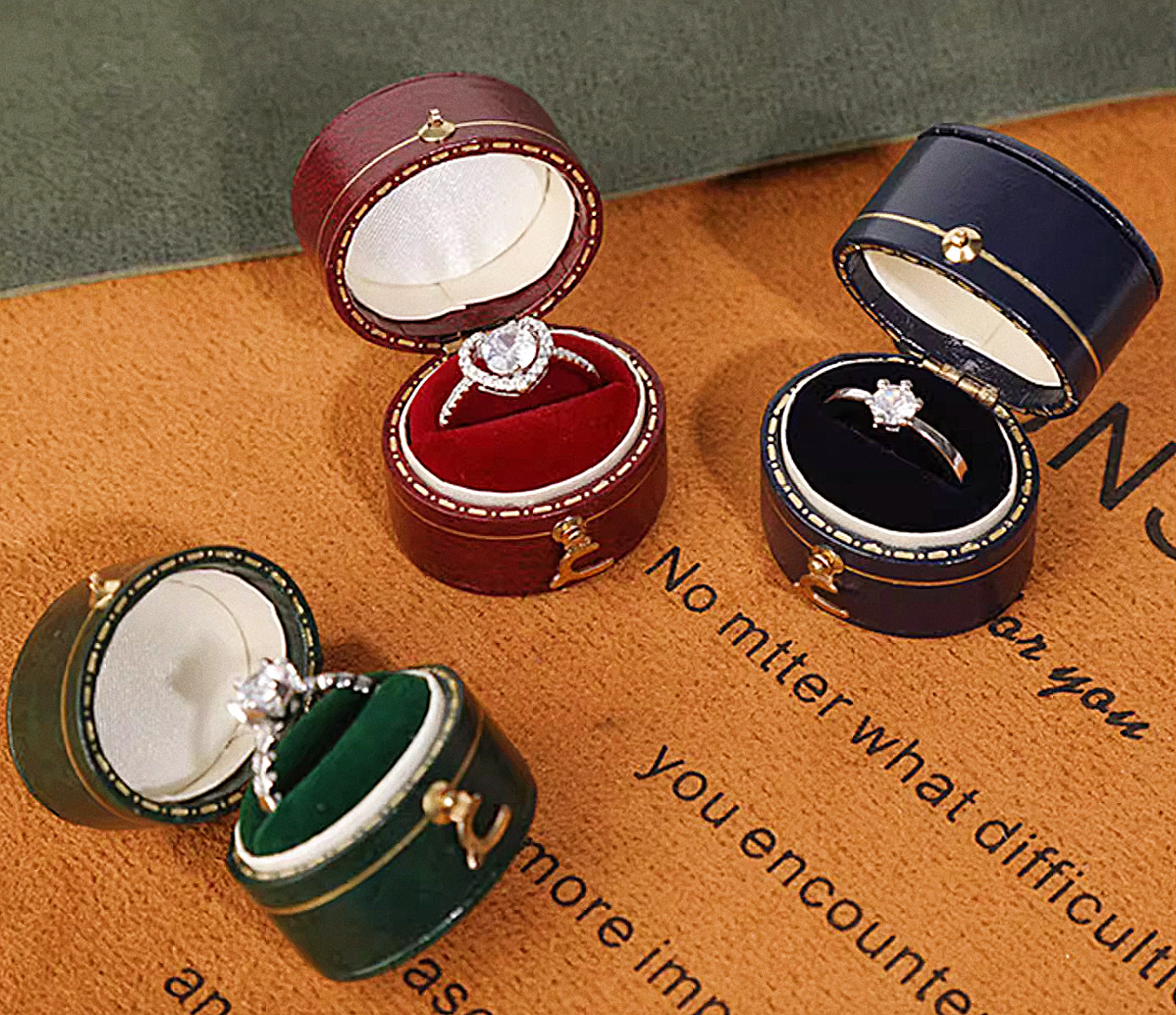 Vintage Mini Ring Box – Luxurious Retro Jewelry Case for Engagement & Wedding Rings