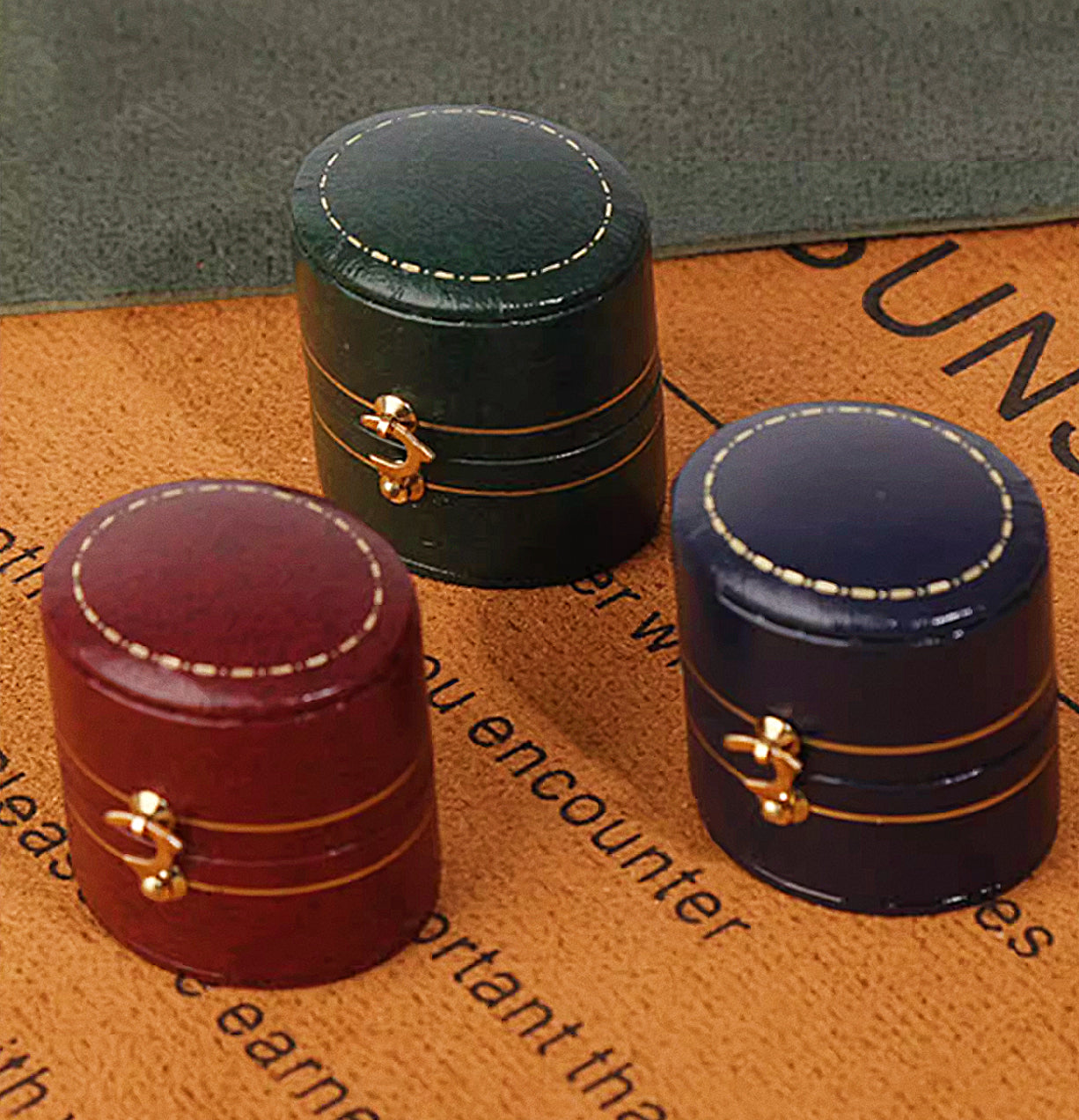 Vintage Mini Ring Box – Luxurious Retro Jewelry Case for Engagement & Wedding Rings