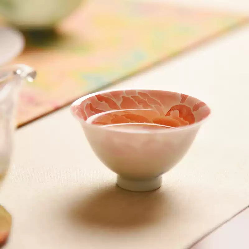 Hand-Painted Lotus Porcelain Teacup – Heart-Shaped Jingdezhen Underglaze Cup