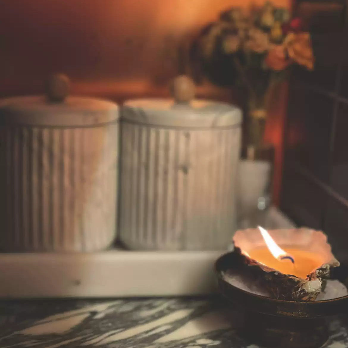 TRACY WANG Artisan Oyster Shell Candle – Natural Soy & Coconut Wax Hand-Poured Gift Candle with Matches & Cloth Bag