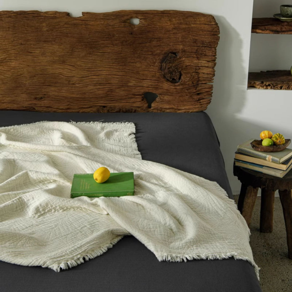 Vintage Minimalist Cotton Gauze Throw Blanket – Textured Jacquard with Fringes for Sofa & Bed