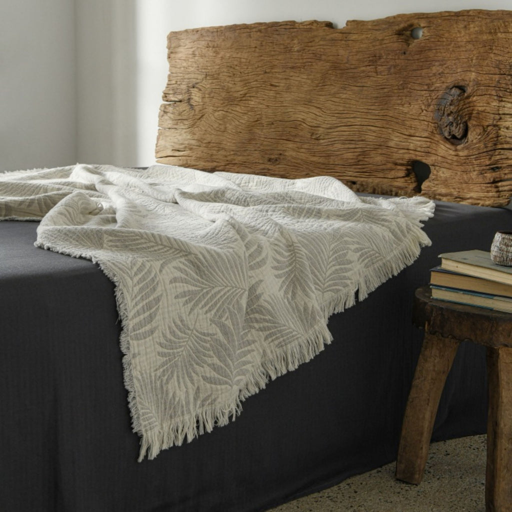 Vintage Minimalist Cotton Gauze Throw Blanket – Textured Jacquard with Fringes for Sofa & Bed
