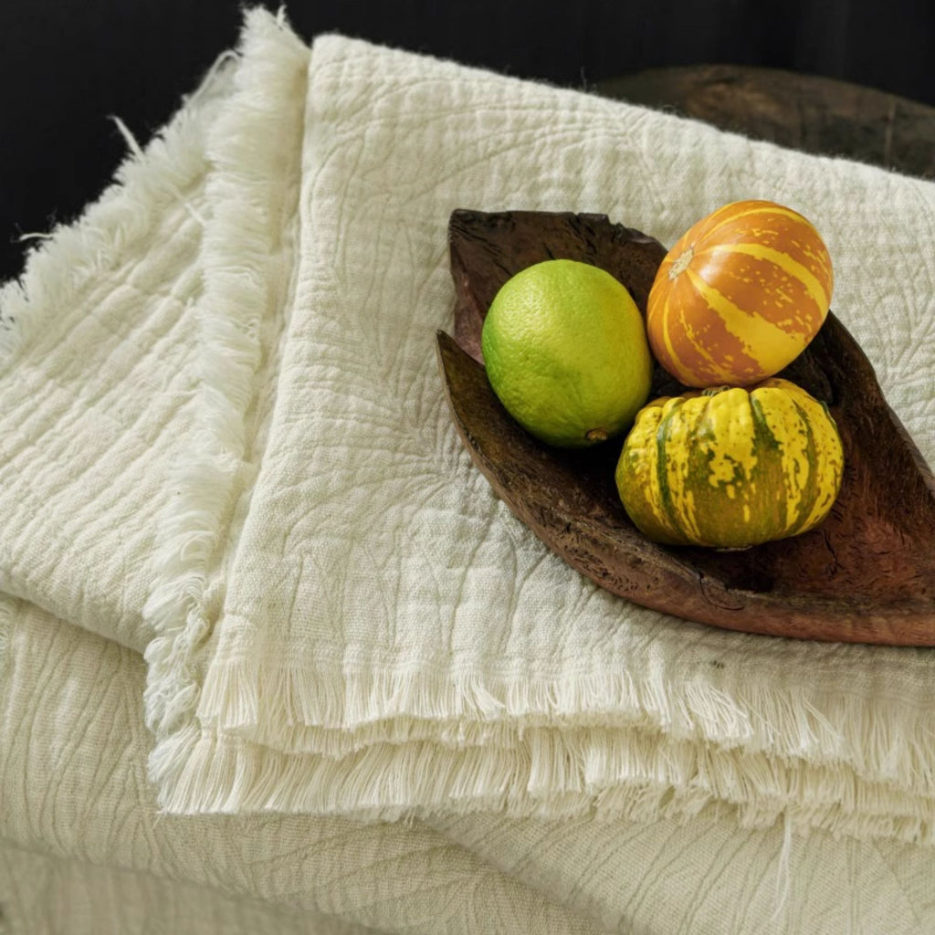 Vintage Minimalist Cotton Gauze Throw Blanket – Textured Jacquard with Fringes for Sofa & Bed