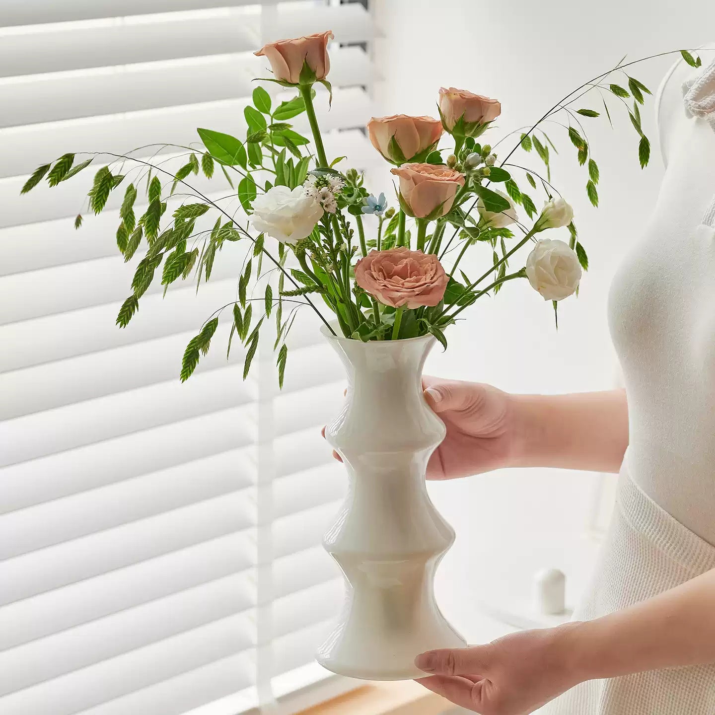 Luxury Bamboo-Textured Glass Vase  Modern Home Decor Centerpiece  Handmade Floral Arrangement Vase (4 Colors)