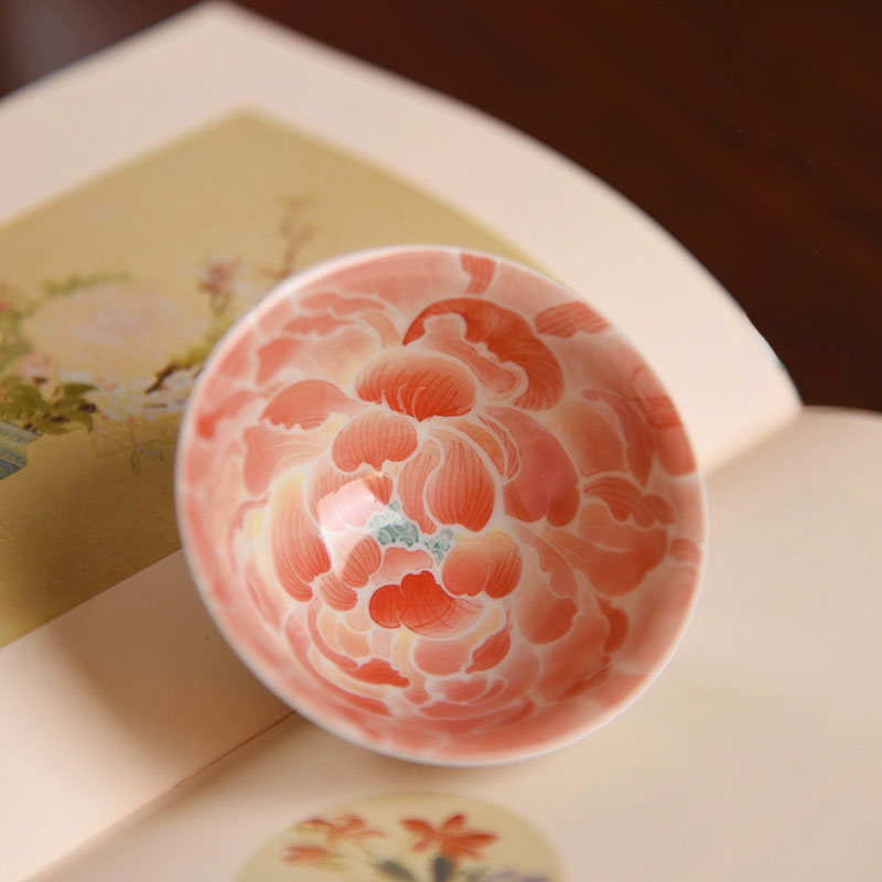 Hand-Painted Lotus Porcelain Teacup – Heart-Shaped Jingdezhen Underglaze Cup