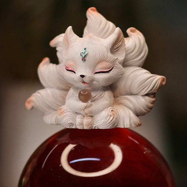 Ivory White Resin Nine-Tailed Fox Figurine Eastern Mythical Guardian Statue (7.5cm)