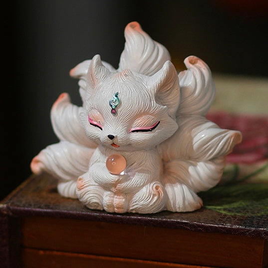 Ivory White Resin Nine-Tailed Fox Figurine Eastern Mythical Guardian Statue (7.5cm)