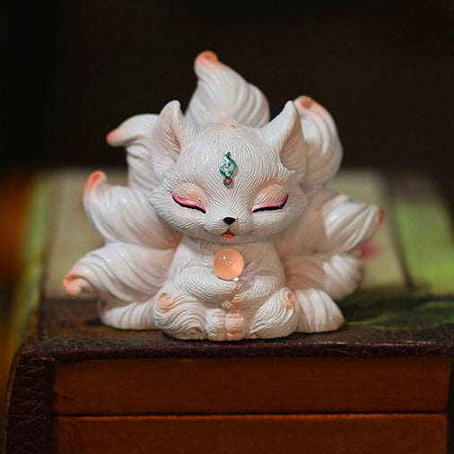 Ivory White Resin Nine-Tailed Fox Figurine Eastern Mythical Guardian Statue (7.5cm)