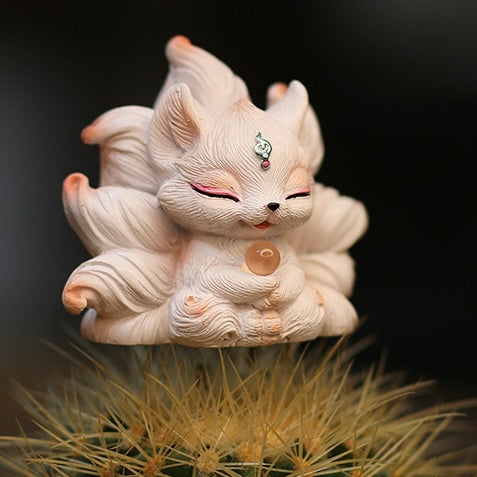 Ivory White Resin Nine-Tailed Fox Figurine Eastern Mythical Guardian Statue (7.5cm)