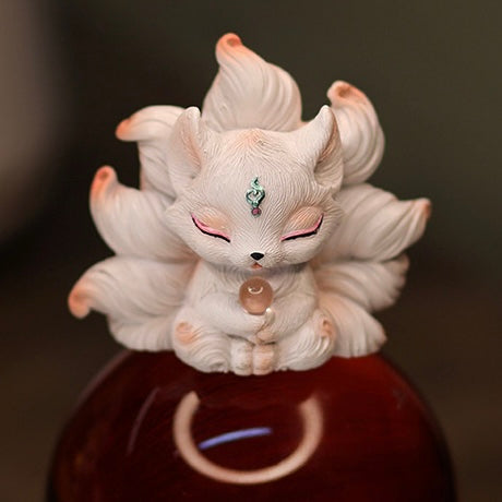 Ivory White Resin Nine-Tailed Fox Figurine Eastern Mythical Guardian Statue (7.5cm)